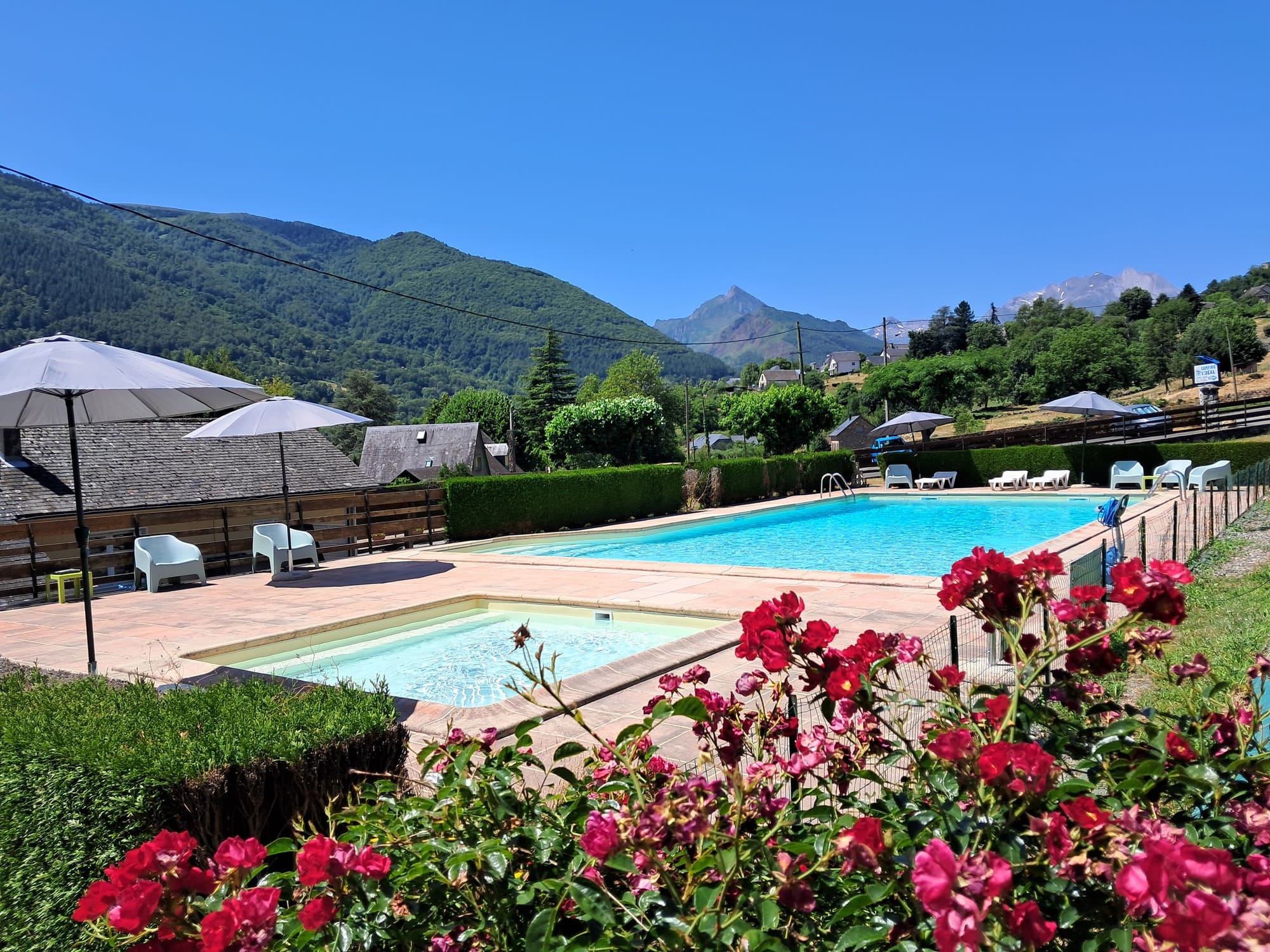 Camping l'Ideal piscine vue montagne